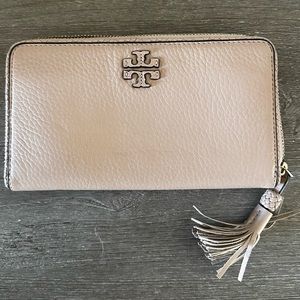 Tory Burch Taylor Zip Continental Wallet Light Blush / Nude